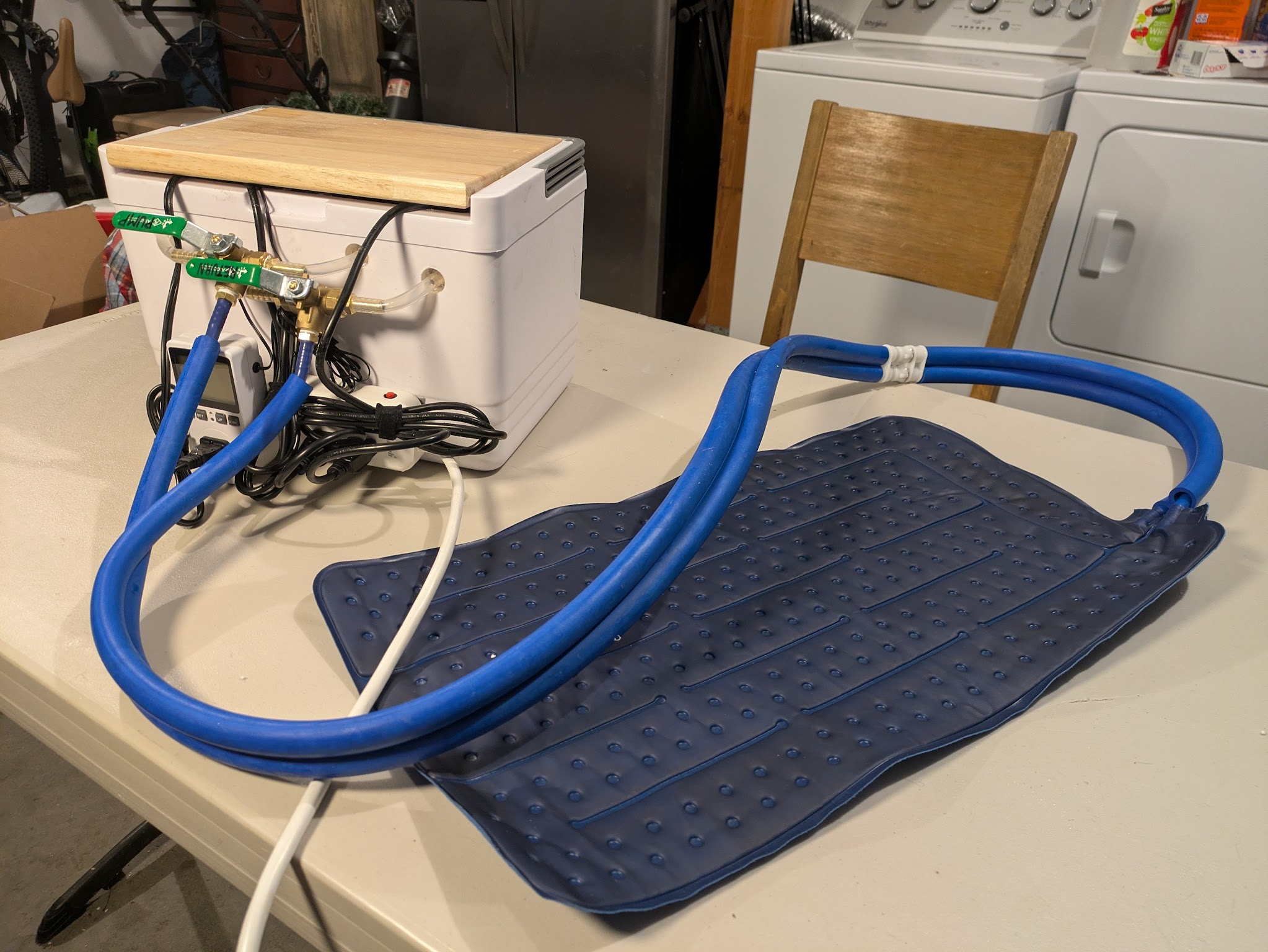 Prototype 2.1 of the Contrast Cube, with dual valves and a flexible cooling pad